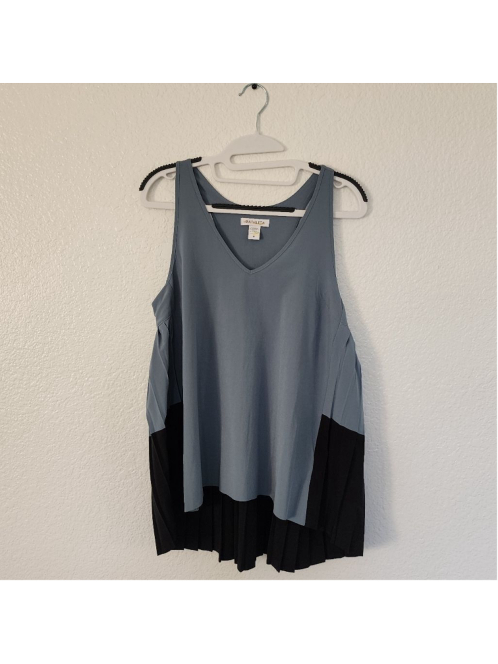 Women's Athleta M Blue Black Swing Forward Pleated Tank Top
